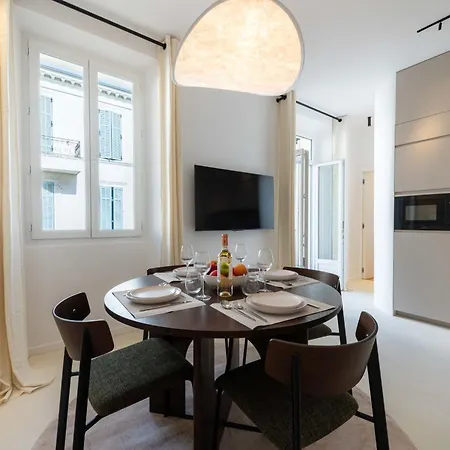 Διαμέρισμα 1-br Prestige Carre Dor *