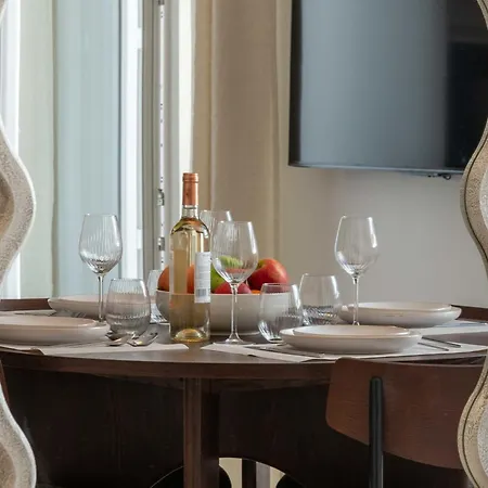 דירה 1-br Prestige Carre Dor *