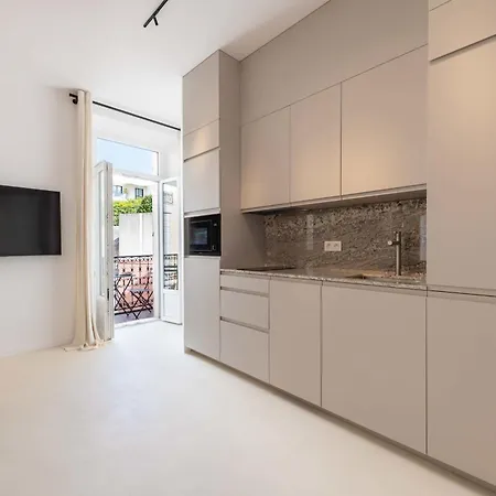 1-br Prestige Carre Dor *