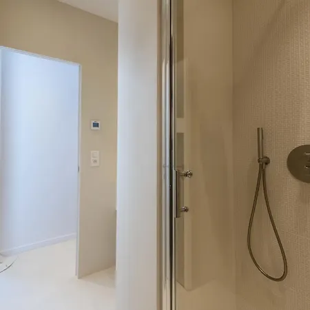 דירה 1-br Prestige Carre Dor