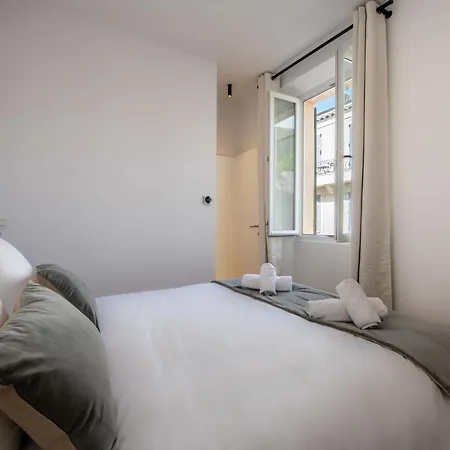 1-br Prestige Carre Dor